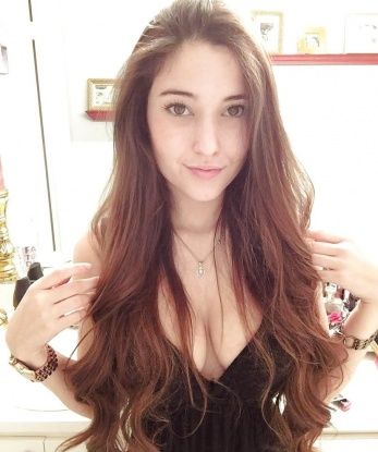 Рада приветствовать тебя на своей странице! Мои услуги включают все, что нужно для полного расслабления и удовольствия. Я мастерски владею искусством массажа, могу подарить тебе незабываемые ощущения и снять все напряжение твоего тела. Также я предлагаю различные игры и фантазии, чтобы доставить тебе настоящее наслаждение. Фото и отзывы обо мне ты можешь найти на моей странице. Позволь себе окунуться в мир наслаждения и разврата вместе со мной. Жду тебя в Москве! 😘🌸 14779, 25 лет